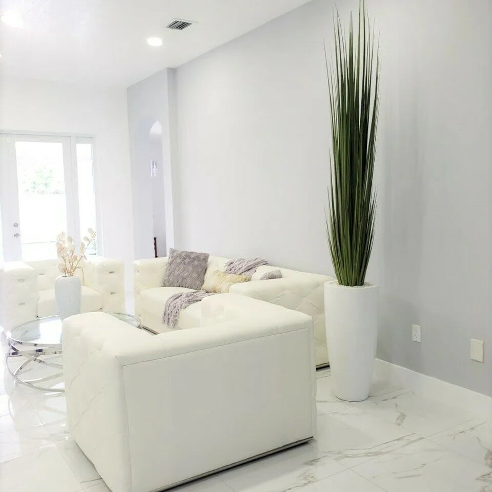 WHITE VASE GRASS