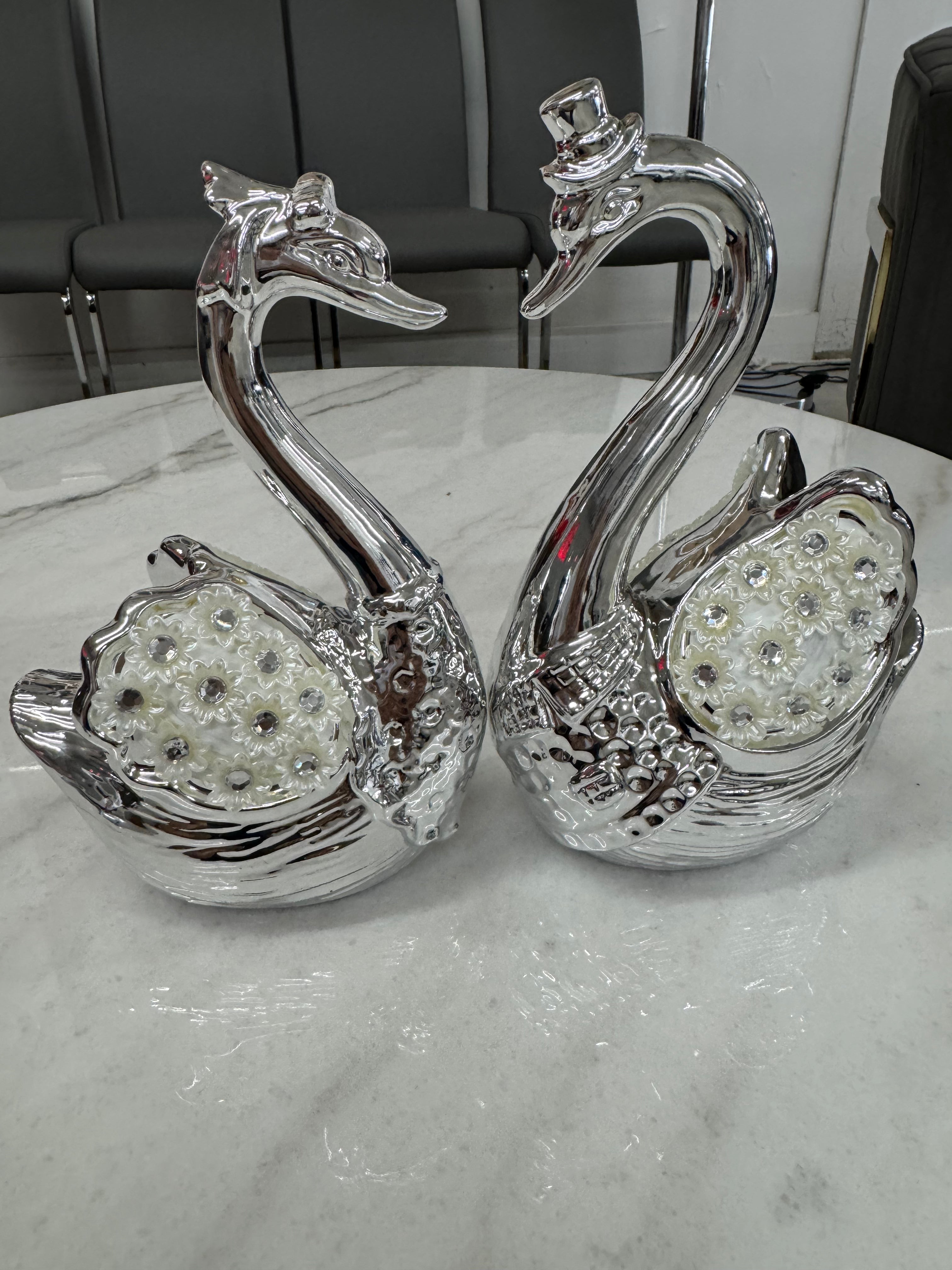 SILVER SWAN STATUES