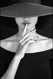 WOMEN WITH BLACK HAT