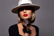 RED LIPS WHITE HAT